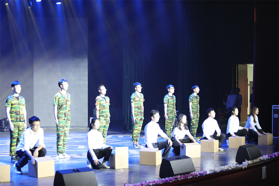 90d42336f4944f40adb4878401a41a25.jpg 5.jpg